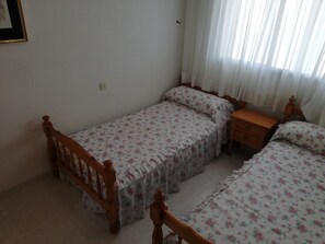 3 Schlafzimmer, Bügeleisen/Bügelbrett, Bettwäsche