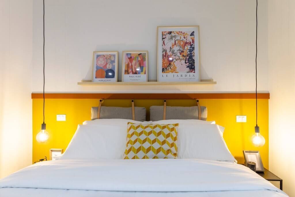 Quiet studio in the heart of the City