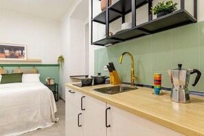 1 bedroom, desk, WiFi, bed sheets