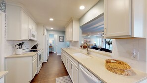 Frigorifero, microonde, macchina per tè/caffè, tostapane