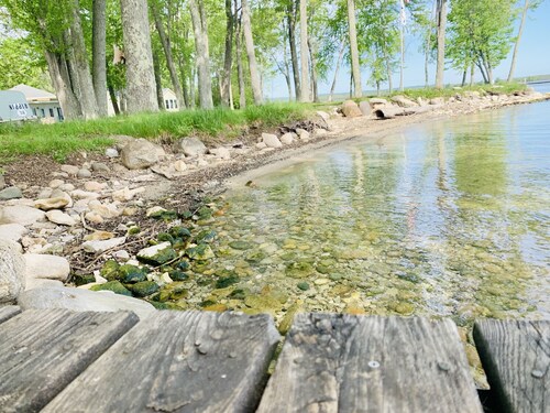 Sweet 2BRM + 1BATH COTTAGE with Lake Access + Mooring! FISH! BOAT!