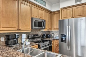 冰箱、微波炉、烤箱、炉灶