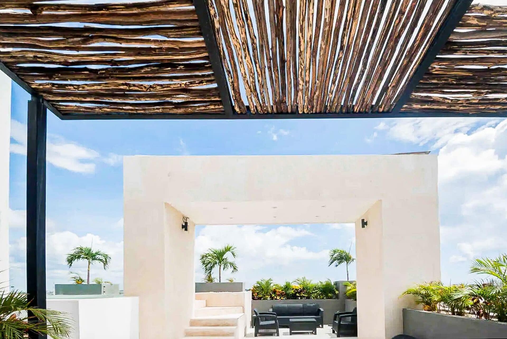 "El Nómada"  ~ROOFTOP POOL~  Peaceful but Close to It ALL ~ Walk to Beaches & 5ª