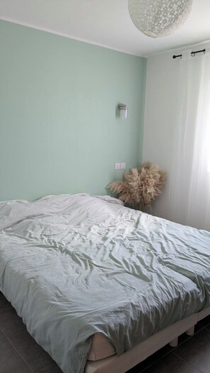3 bedrooms, iron/ironing board, free WiFi, bed sheets