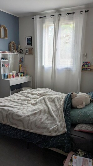 3 bedrooms, iron/ironing board, travel cot, free WiFi - House (Saint-Montan)