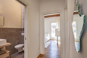 Douche, sèche-cheveux