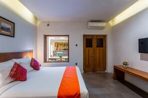 Deluxe Room | Free WiFi, bed sheets - Blambangan Hotel (Banyuwangi)