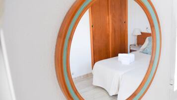 1 dormitorio, tabla de planchar con plancha, wifi gratis y ropa de cama