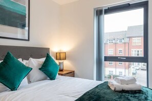 2 bedrooms, iron/ironing board, WiFi, bed sheets - Stay Zeni, Ouse Court York Lovely 2 Bed Apartment (York)