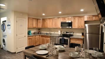 Geladeira, micro-ondas, fogão, cooktop