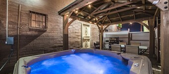 Modern 2BR/2BA Tucson Home w/ Jacuzzi Unit 1