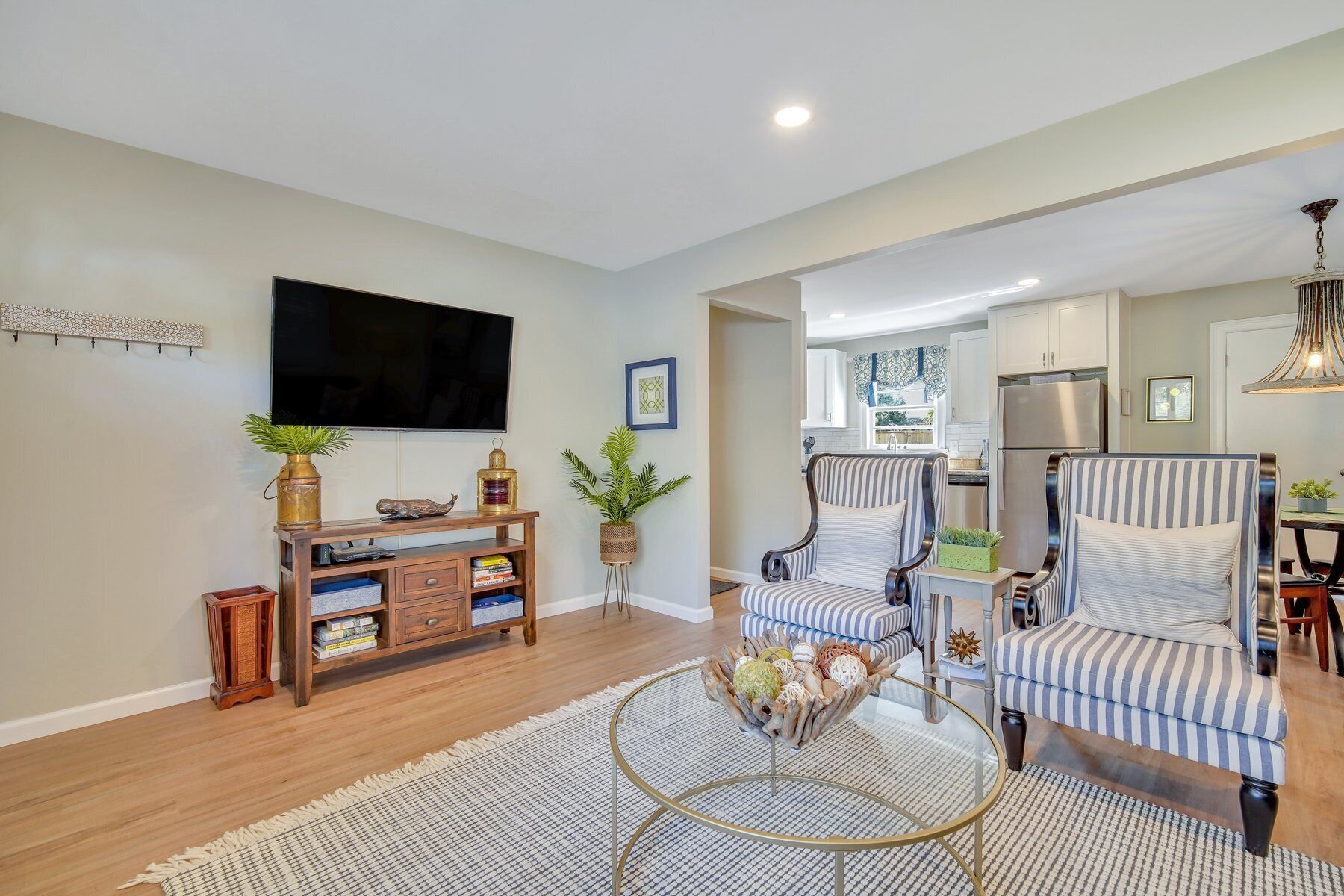 "Four Oaks"- Beautiful 3/2 Close to EVERYTHING in Beaufort!