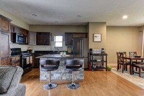 Fridge, microwave, oven, stovetop - Luxurious House in Aksarben (Omaha)