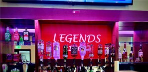 2 Bars/Lounges