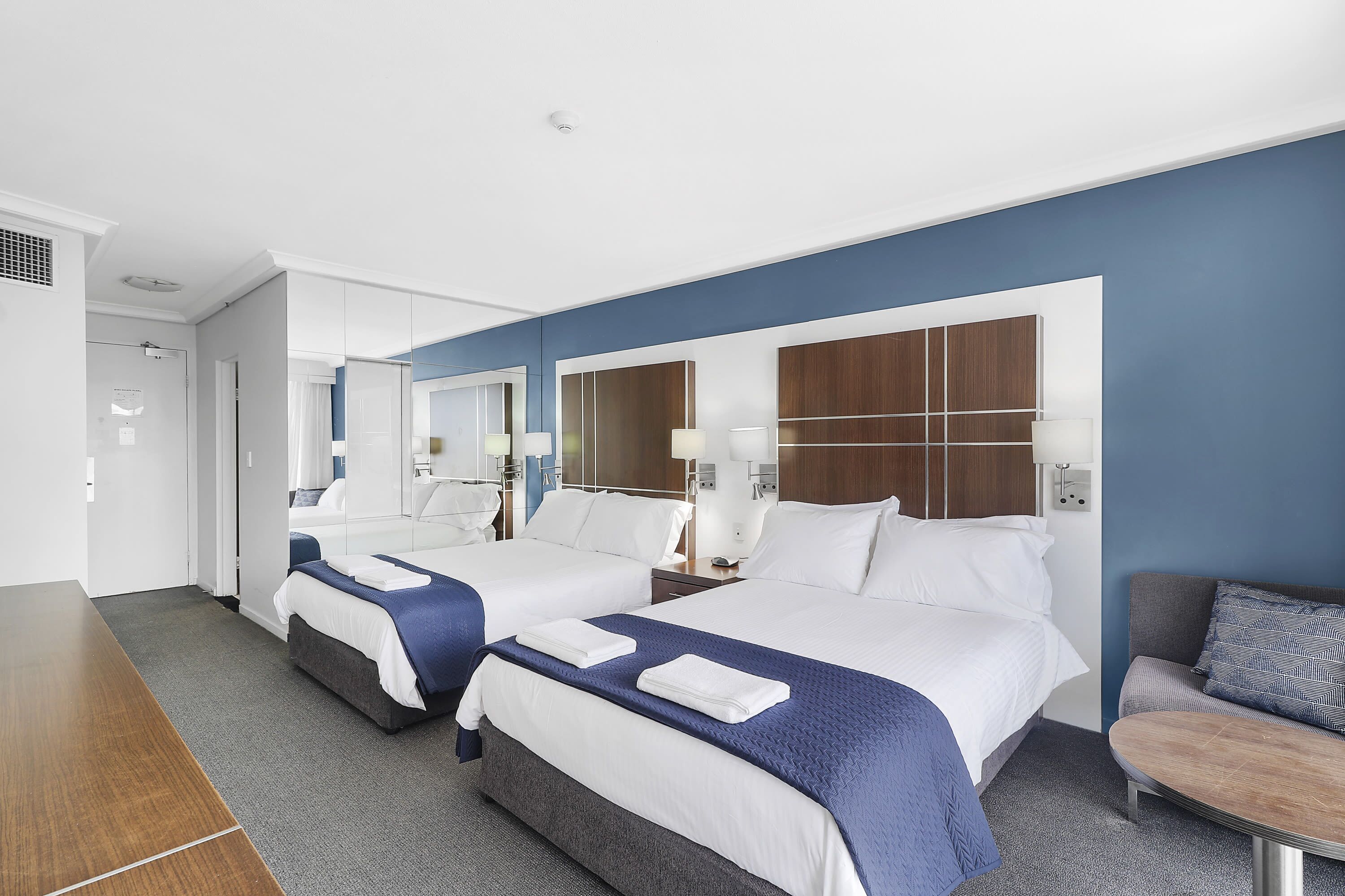 Stunning 1BR Apartment Minutes From The Sand