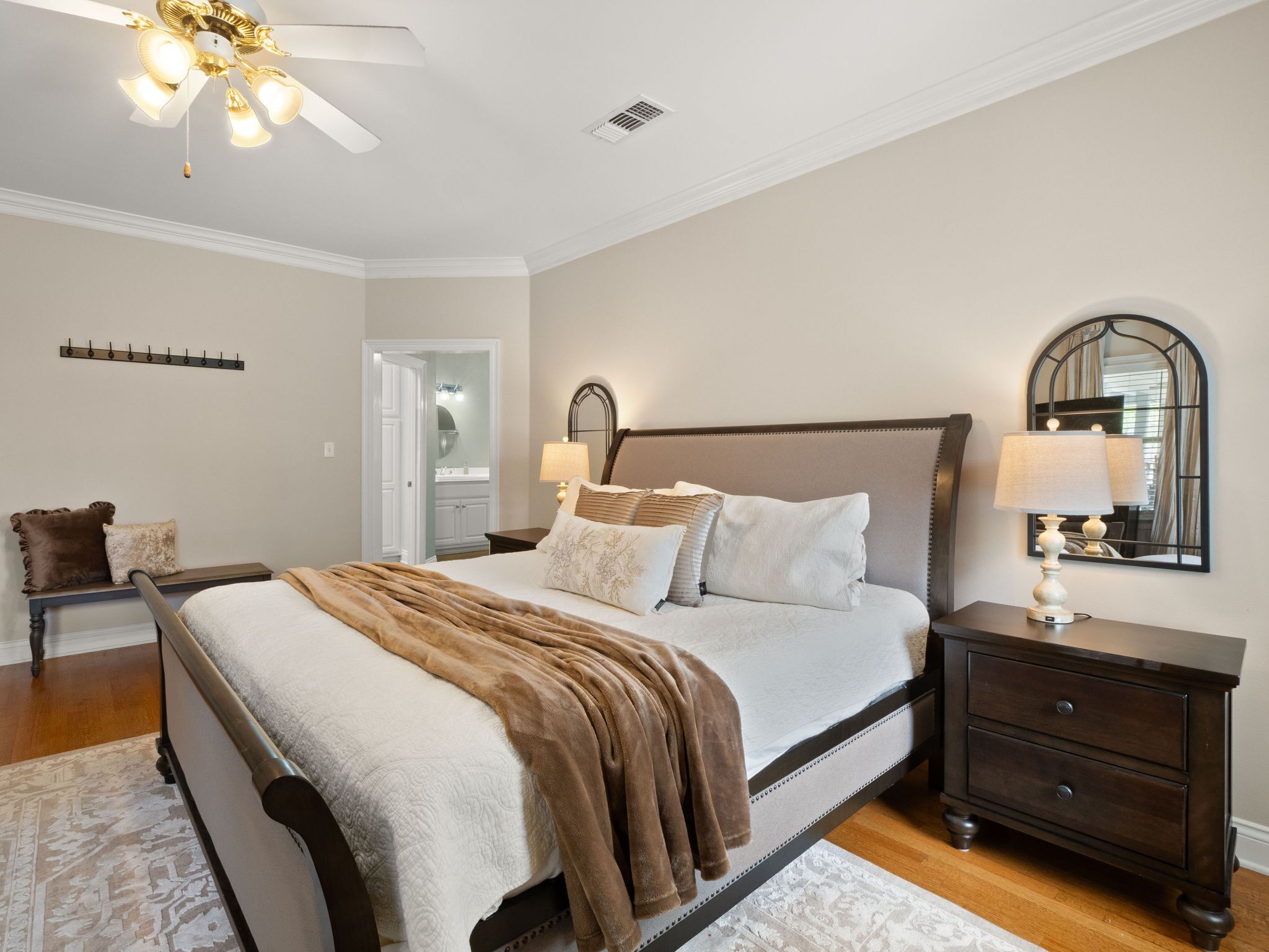 7 habitaciones, escritorio, tabla de planchar con plancha y wifi gratis 