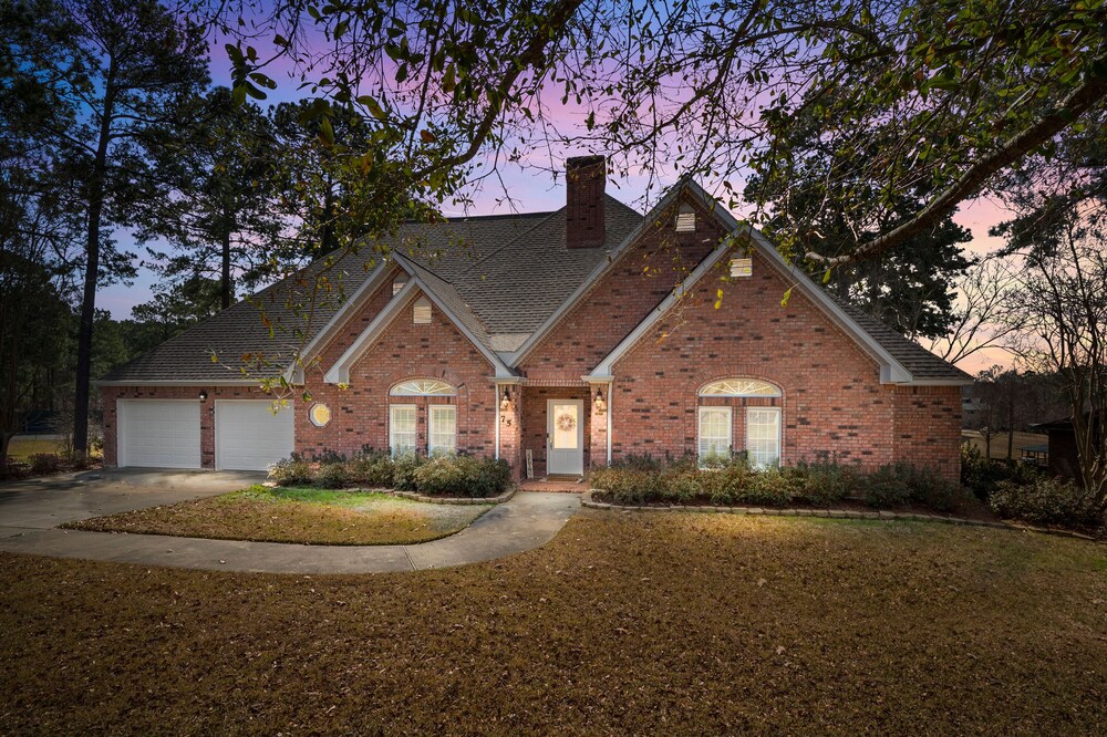 Lanan Bay Hideaway - 2 Miles from Toledo Town