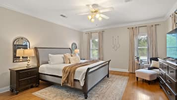 7 bedrooms, desk, iron/ironing board, free WiFi
