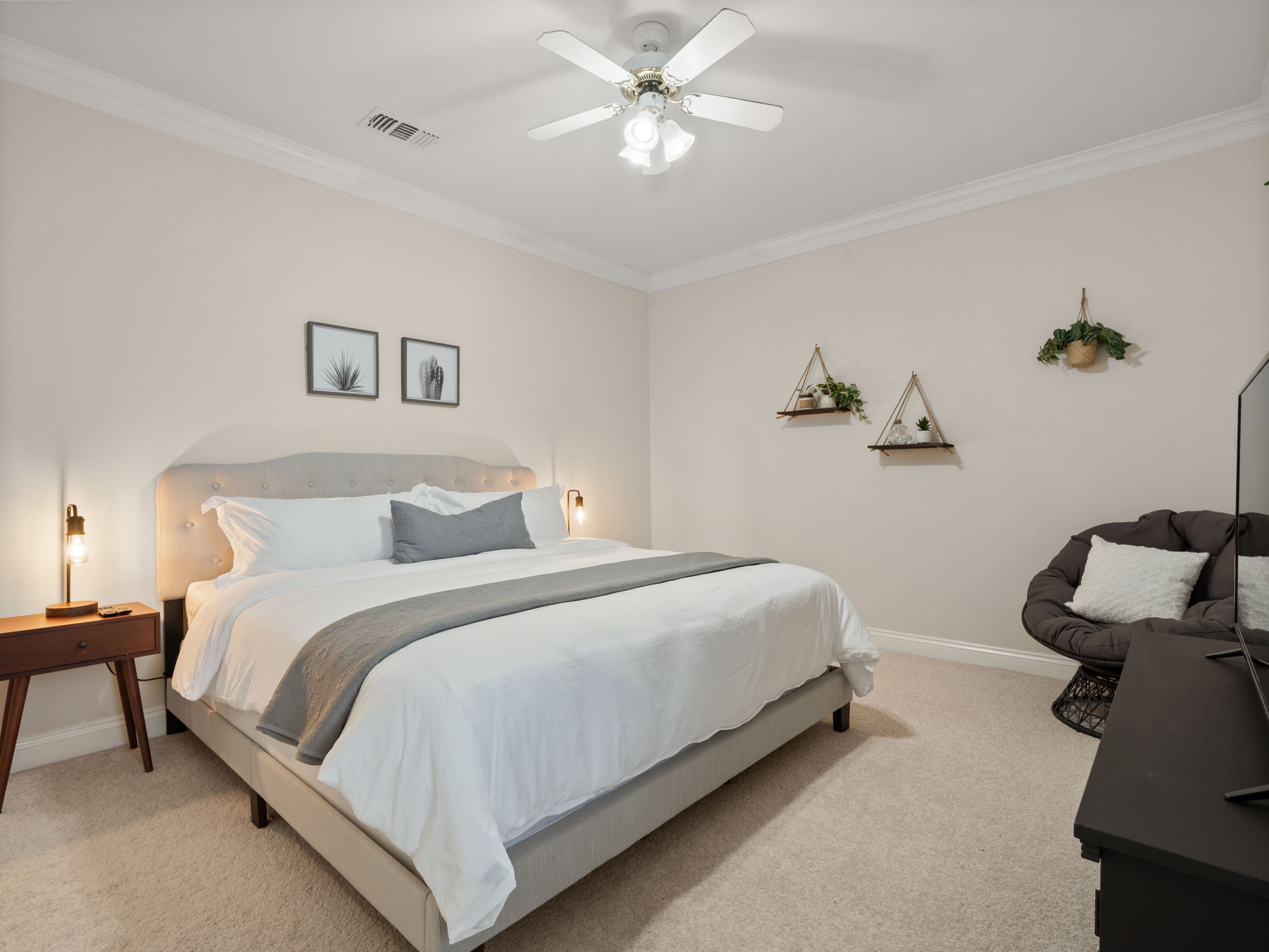 Lanan Bay Hideaway - 2 Miles from Toledo Town