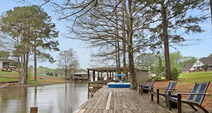 Sleeps up to 23!! Next to Toledo Town