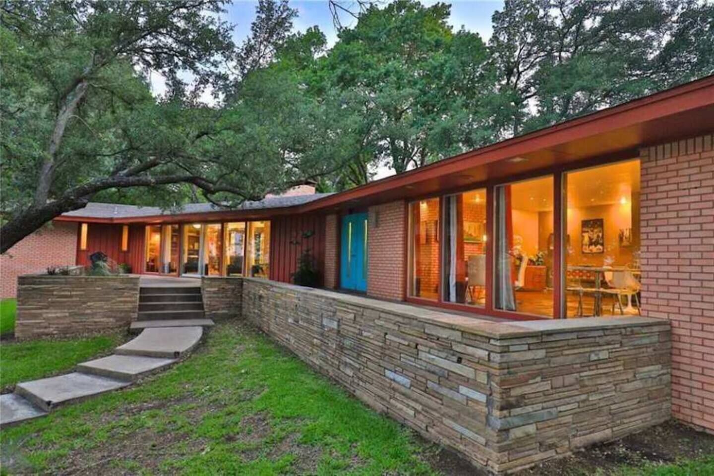 Stardust Retreat: 2 Houses, 6 Bedrooms on 3 Acres