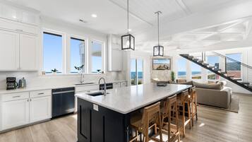 ماكينة لصنع القهوة/الشاي، محمصة خبز، مستلزمات طهي/أطباق/أوعية