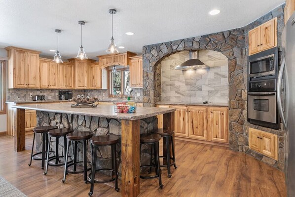 ثلاجة، ميكروويف، فرن، موقد طهي مسطح