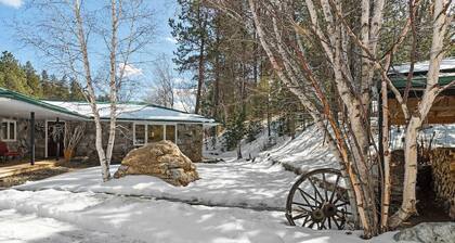 Barrel Springs ★ Secluded Stay in a Wonderful Creekside Getaway ★