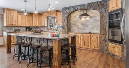 Secluded Stay in a Wonderful Creekside Getaway