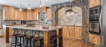 Secluded Stay in a Wonderful Creekside Getaway