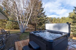 Tina de hidromasaje al aire libre