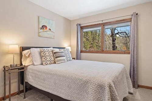 Barrel Springs ★ Secluded Stay in a Wonderful Creekside Getaway ★