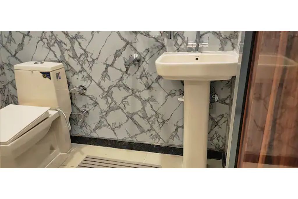 Secure Studio Apartment for International Travellers