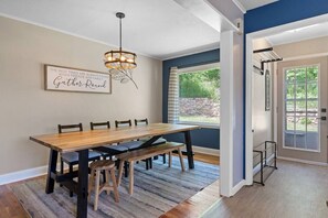 Dining - Canyon Lake · ★Family Friendly★Safest Side of Town★ (Rapid City)