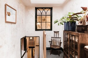 Interior - The Bull Inn (Totnes)