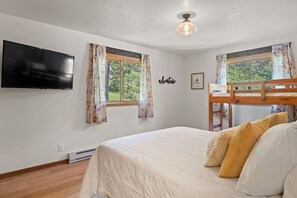 3 bedrooms, iron/ironing board, travel cot, WiFi