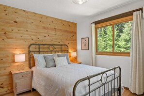 3 bedrooms, iron/ironing board, travel cot, WiFi