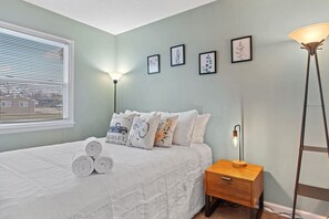 3 bedrooms, desk, iron/ironing board, travel cot