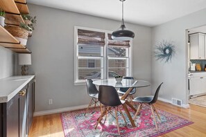 Dining - Walk to Parks- Pet Friendly-Top Neighborhood (Rapid City)