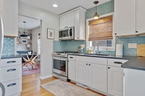Fridge, microwave, oven, stovetop - Walk to Parks- Pet Friendly-Top Neighborhood (Rapid City)