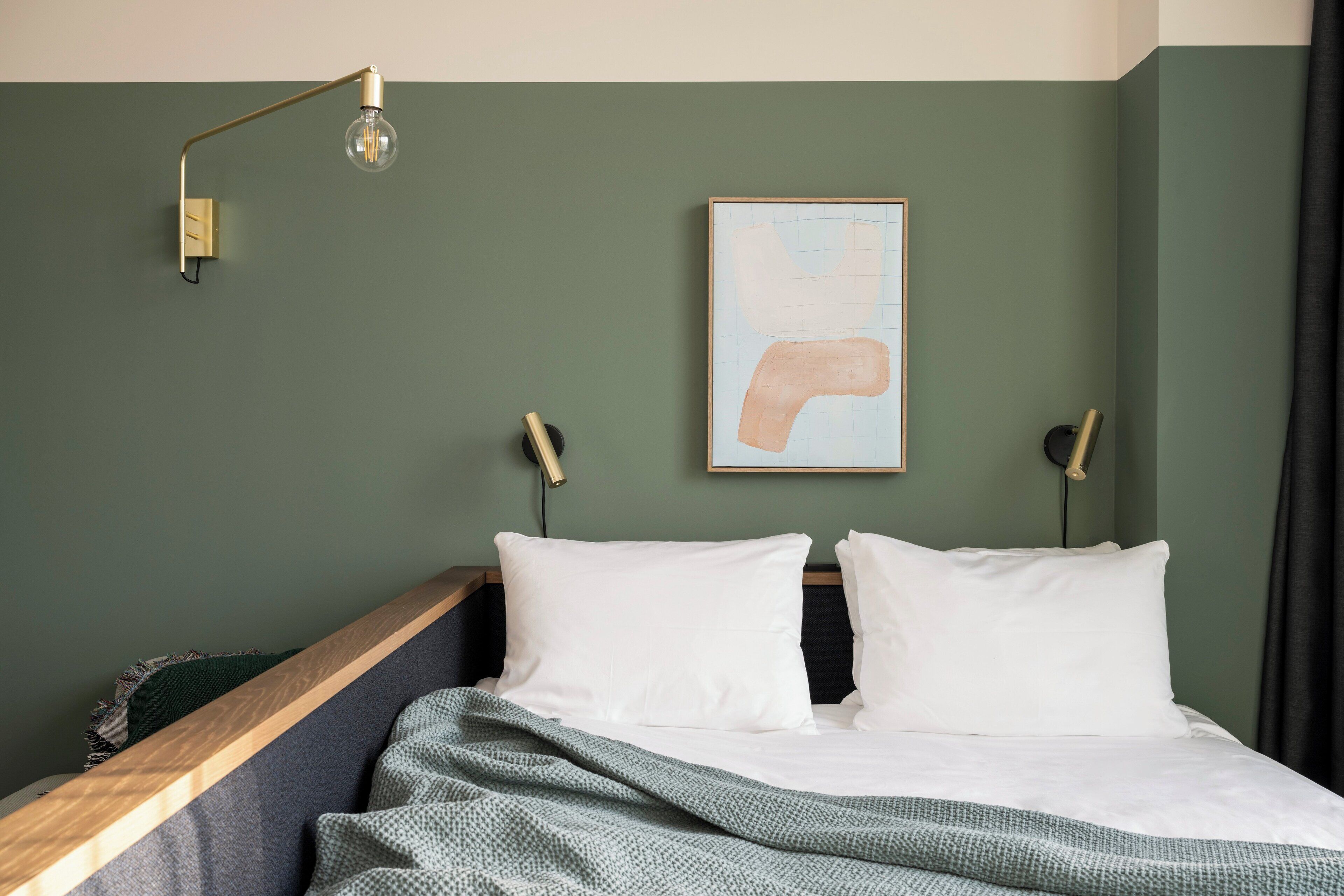 Premium bedding, in-room safe, desk, laptop workspace