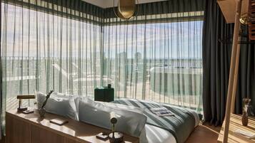 Premium bedding, in-room safe, desk, laptop workspace