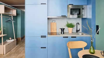 Refrigerador, microondas, placa de cocina, lavavajillas