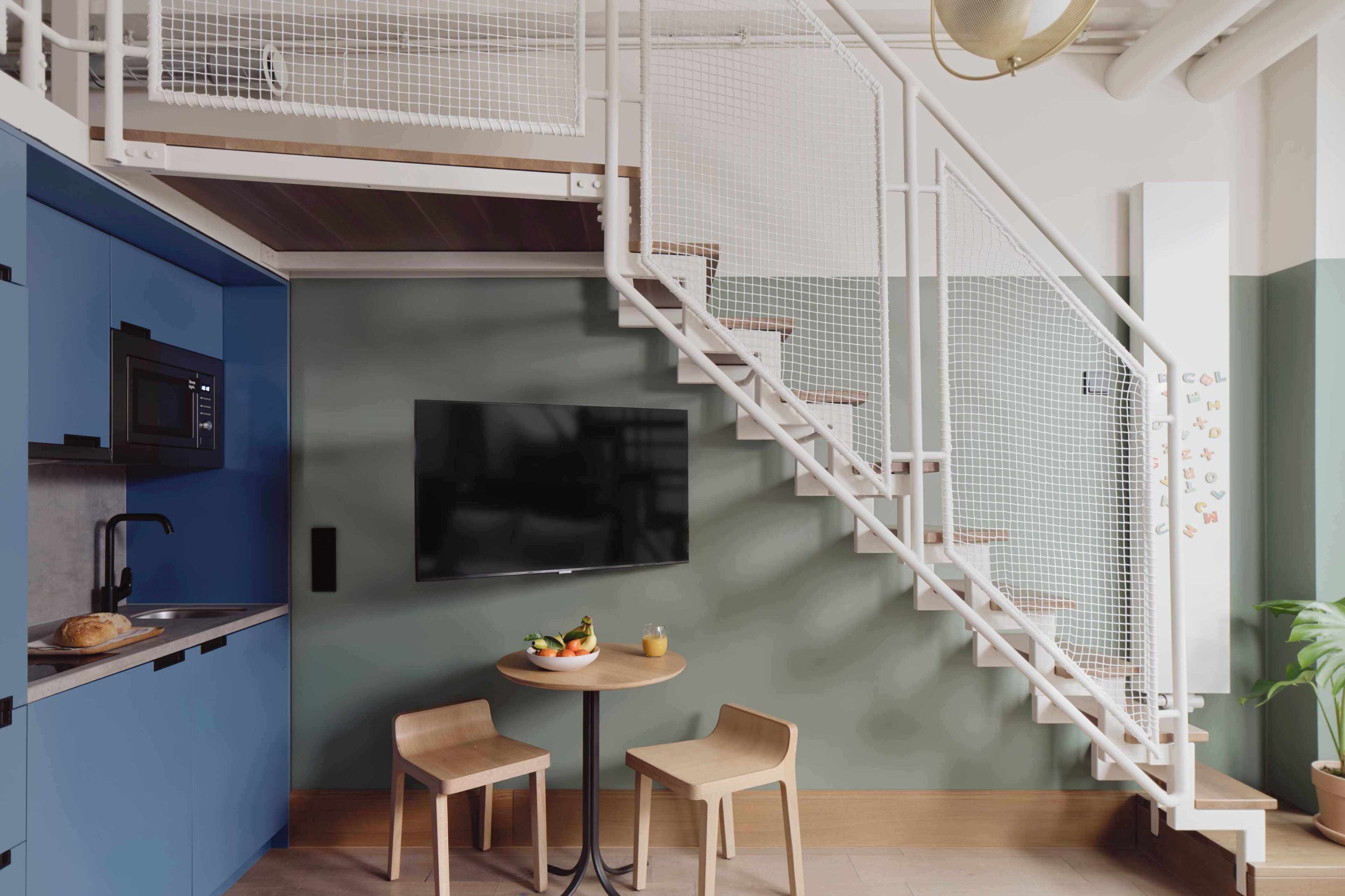 Elevated Loft Family Apartment | Eigene Küche | Kühlschrank, Mikrowelle, Herdplatte, Geschirrspüler