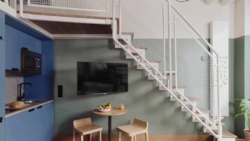 Elevated Loft Family Apartment | Eigene Küche | Kühlschrank, Mikrowelle, Herdplatte, Geschirrspüler