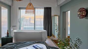 WunderLocke Penthouse Suite | Hochwertige Bettwaren, Zimmersafe, Schreibtisch