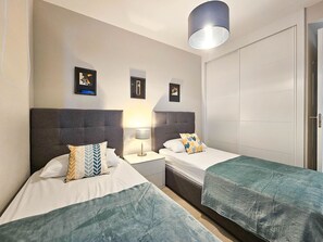 2 chambres, fer et planche à repasser, lit parapluie, Wi-Fi gratuit