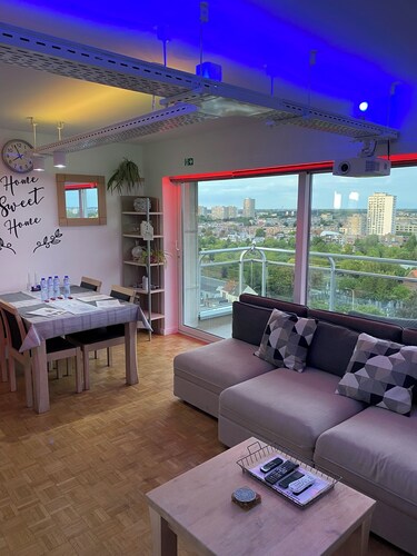 Jacuzzi, 5min city center, free parking, nice view