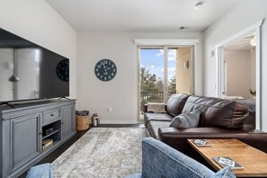 Televisión y oficina 