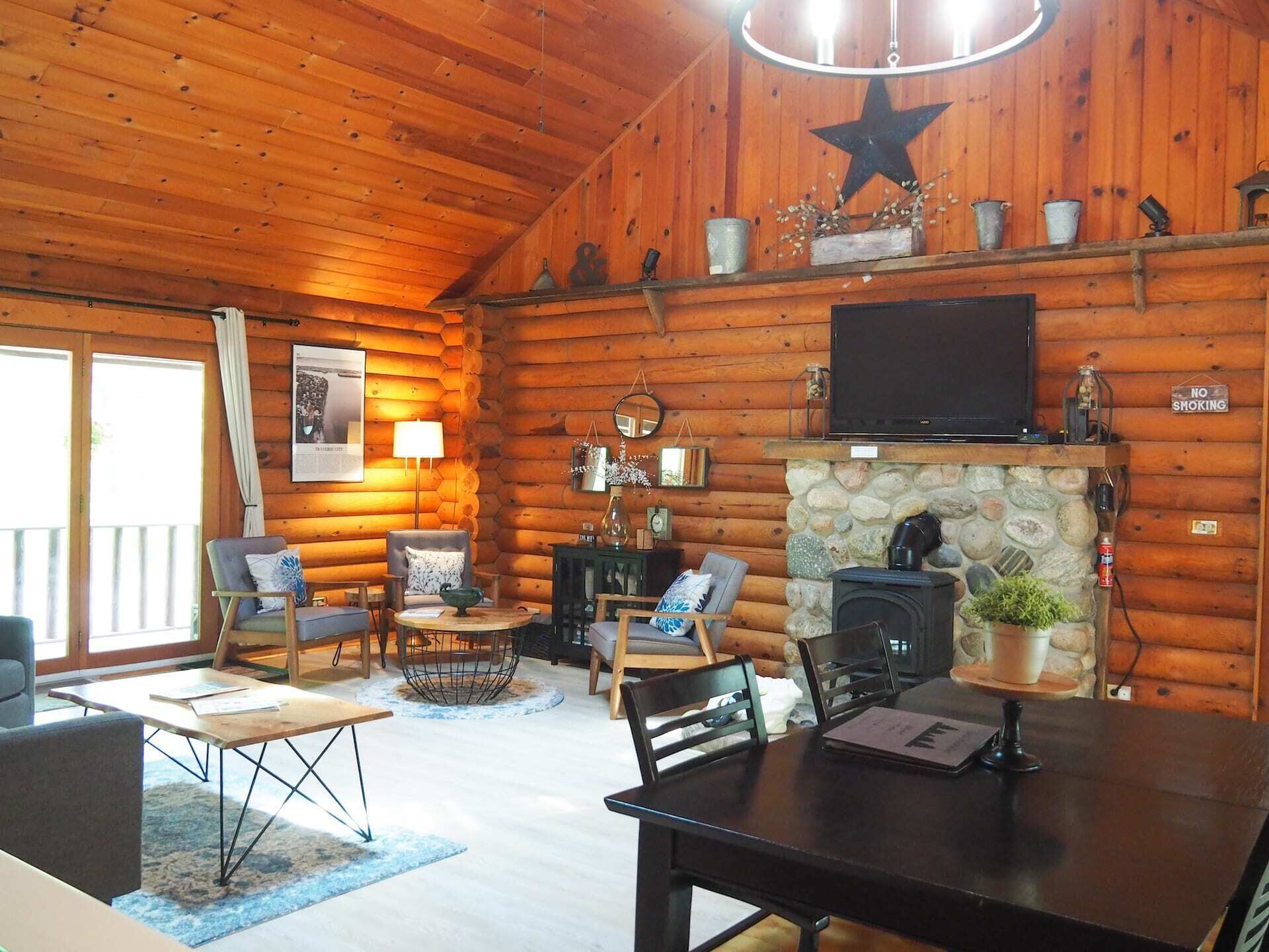 Log Cabin Oasis *10 Acres+Lake Access*